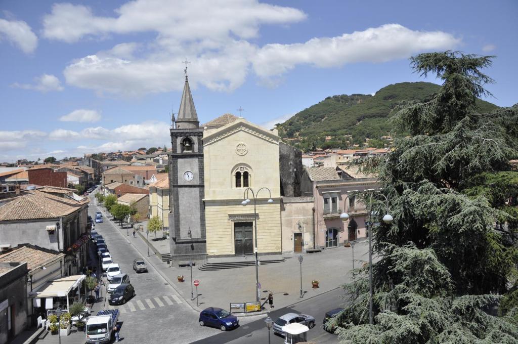 Casa Al Centro Storico Bed & Breakfast Nicolosi Exterior photo