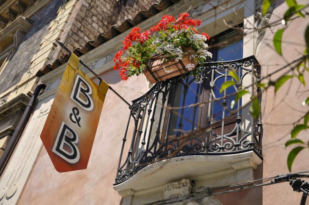 Casa Al Centro Storico Bed & Breakfast Nicolosi Exterior photo