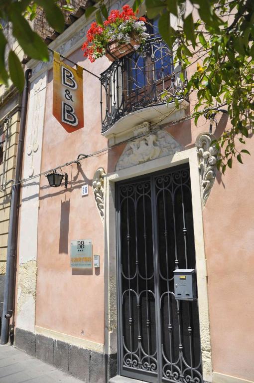 Casa Al Centro Storico Bed & Breakfast Nicolosi Exterior photo
