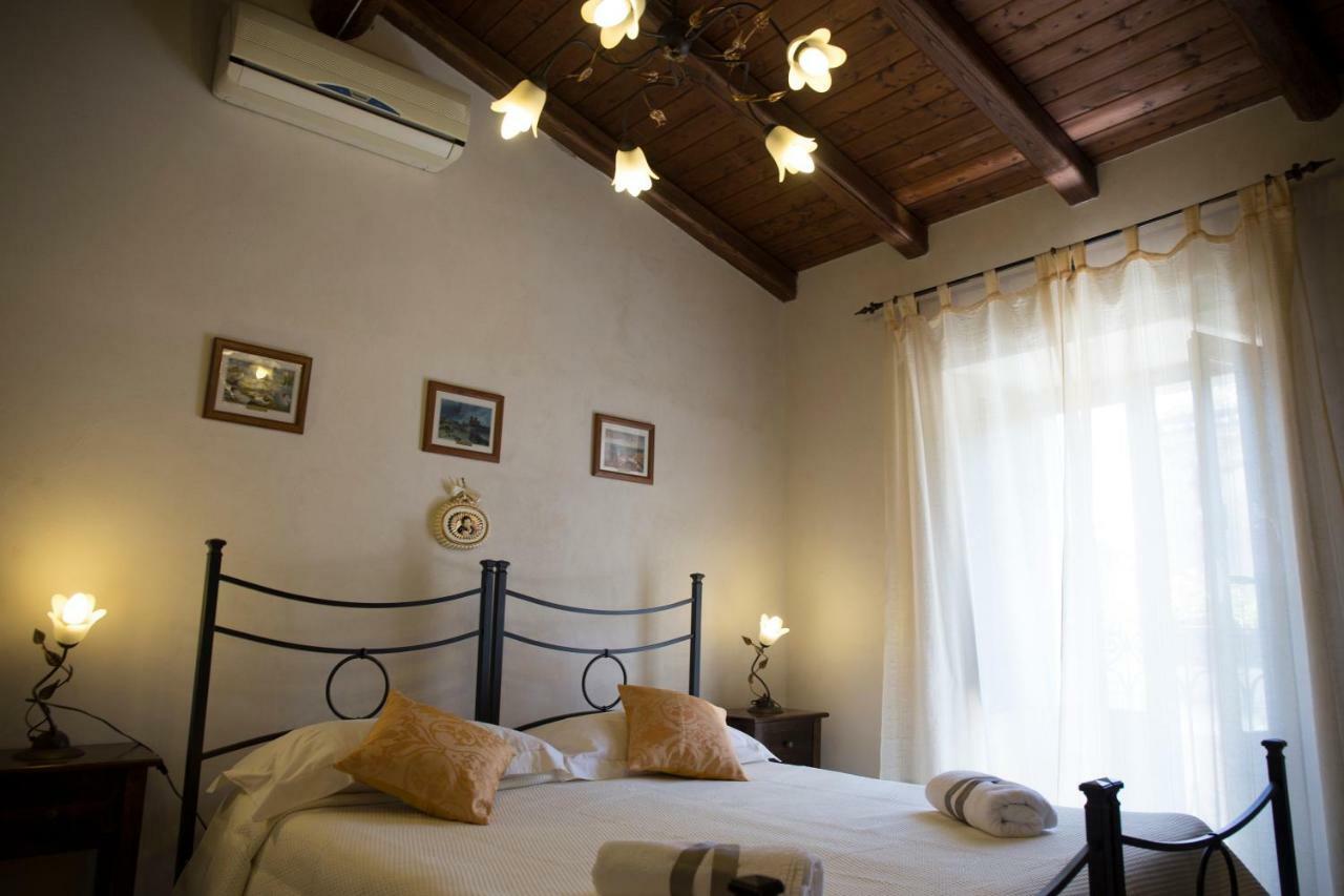Casa Al Centro Storico Bed & Breakfast Nicolosi Exterior photo